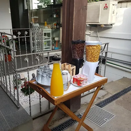 בית הארחה Jualis