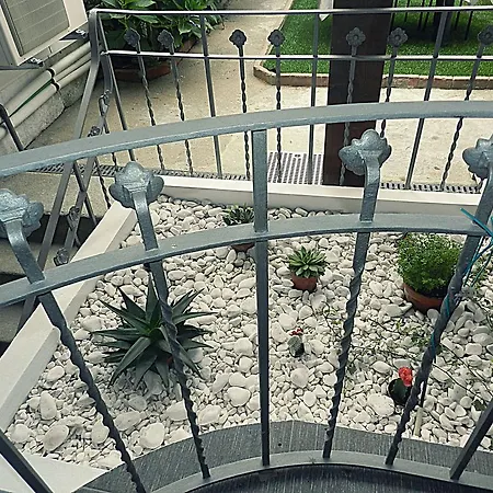 Guest house Jualis 2*
